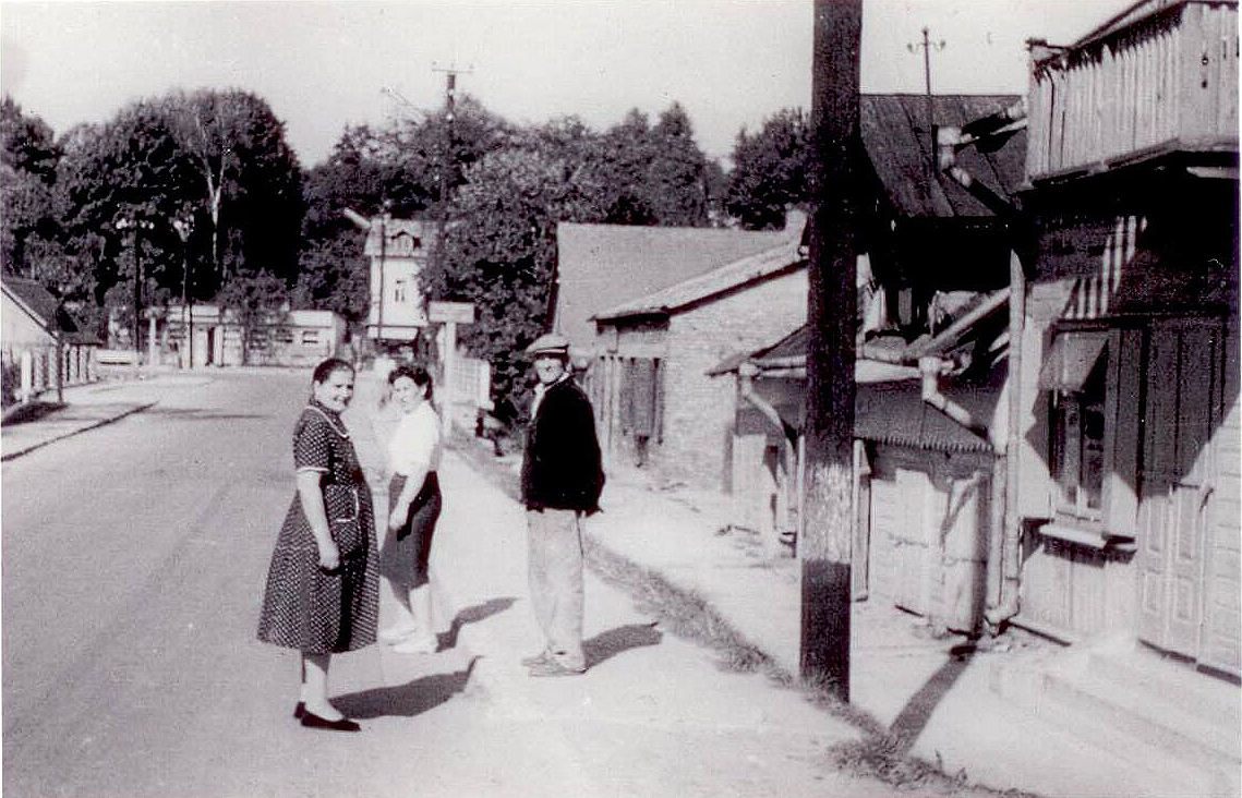 Nałęczów - ulica 1-go Maja lata 1950/60 (?) fotka ze zbiorów Stanisława Różańskiego